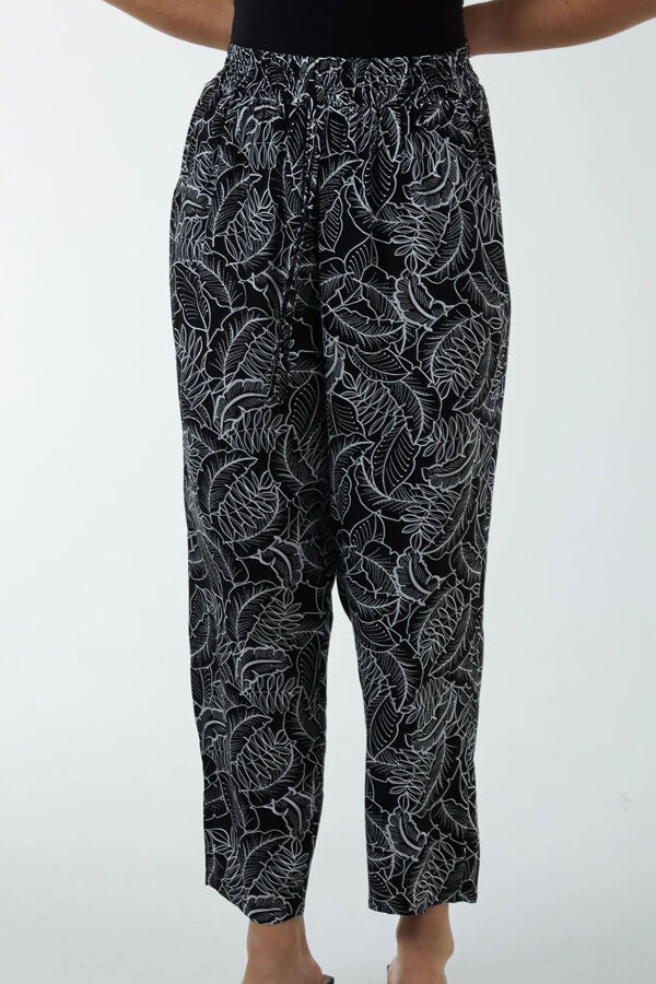The-Leaf-Print-Capri-Trousers-Black.jpg
