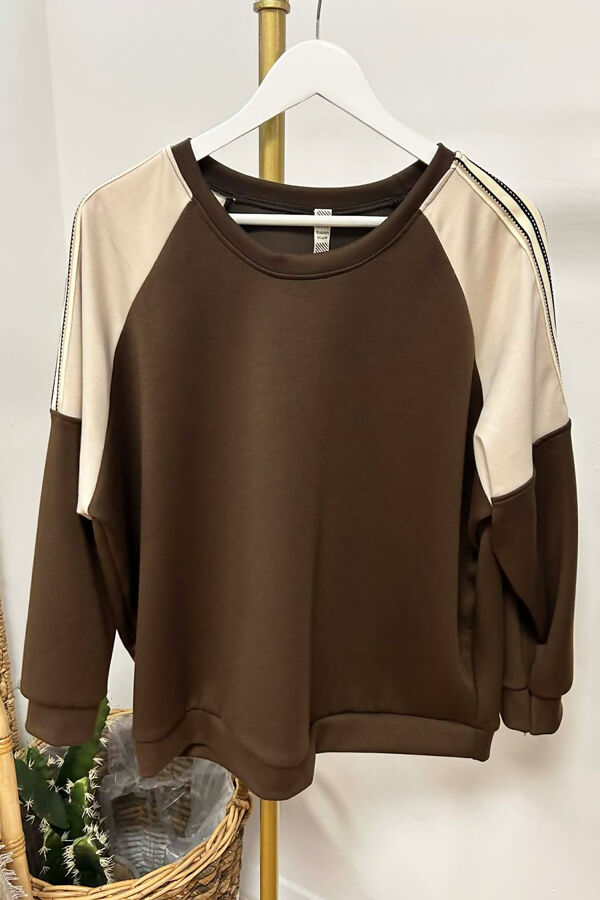 The-Shoulder-Detail-Sweat-Beige---Brown.jpg